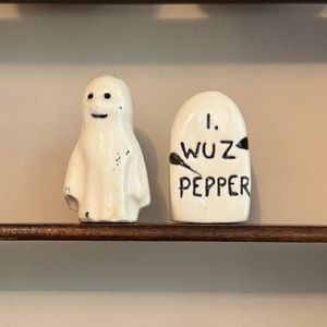 Ghost & Tombstone Pepper Wuz Here Vintage novelty salt and pepper shakers